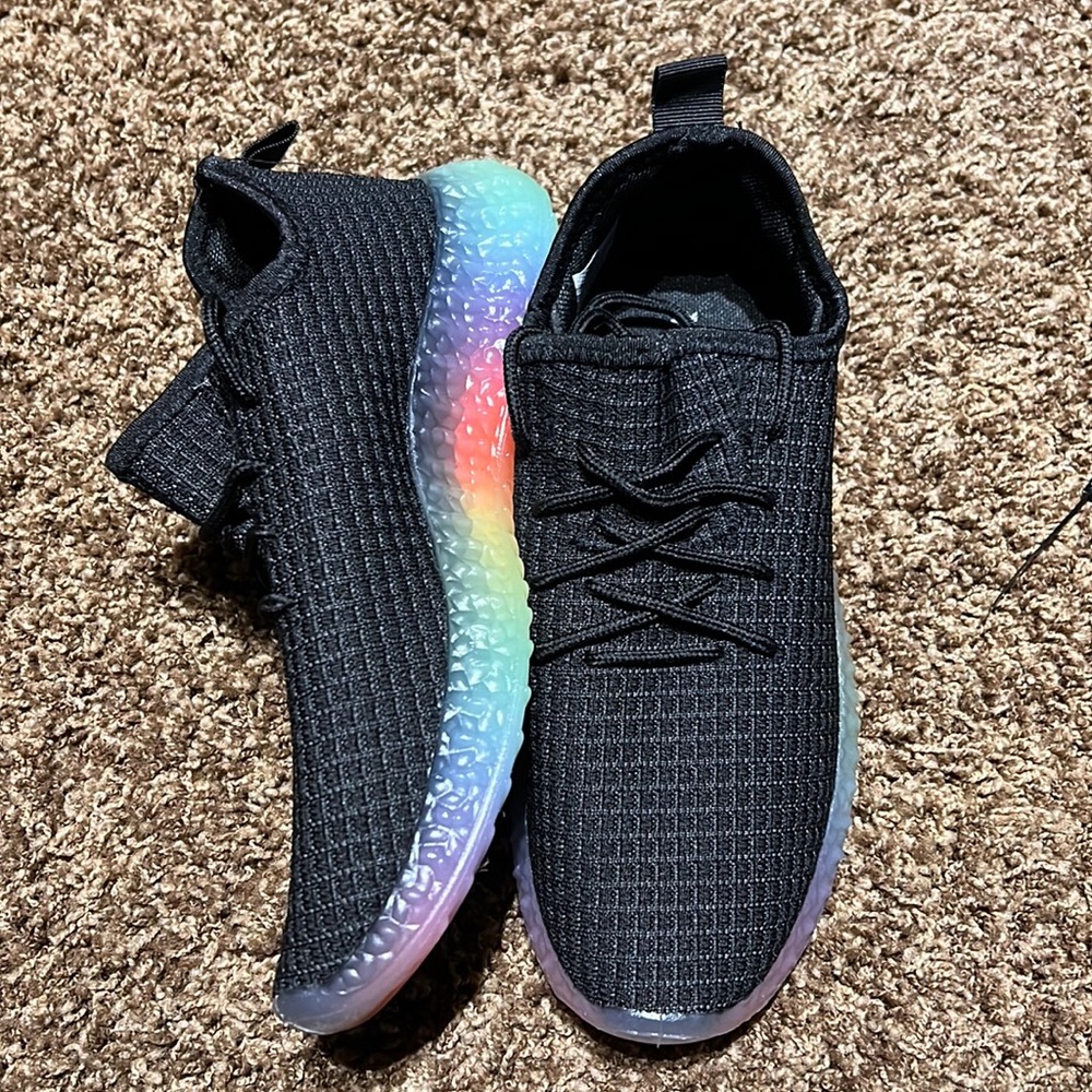 Wanted colorful tennis shoes
